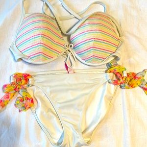 Victoria’s Secret white and Neón bikini